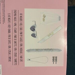 Bride Accessories Set with Veil and Heart Sunglasses